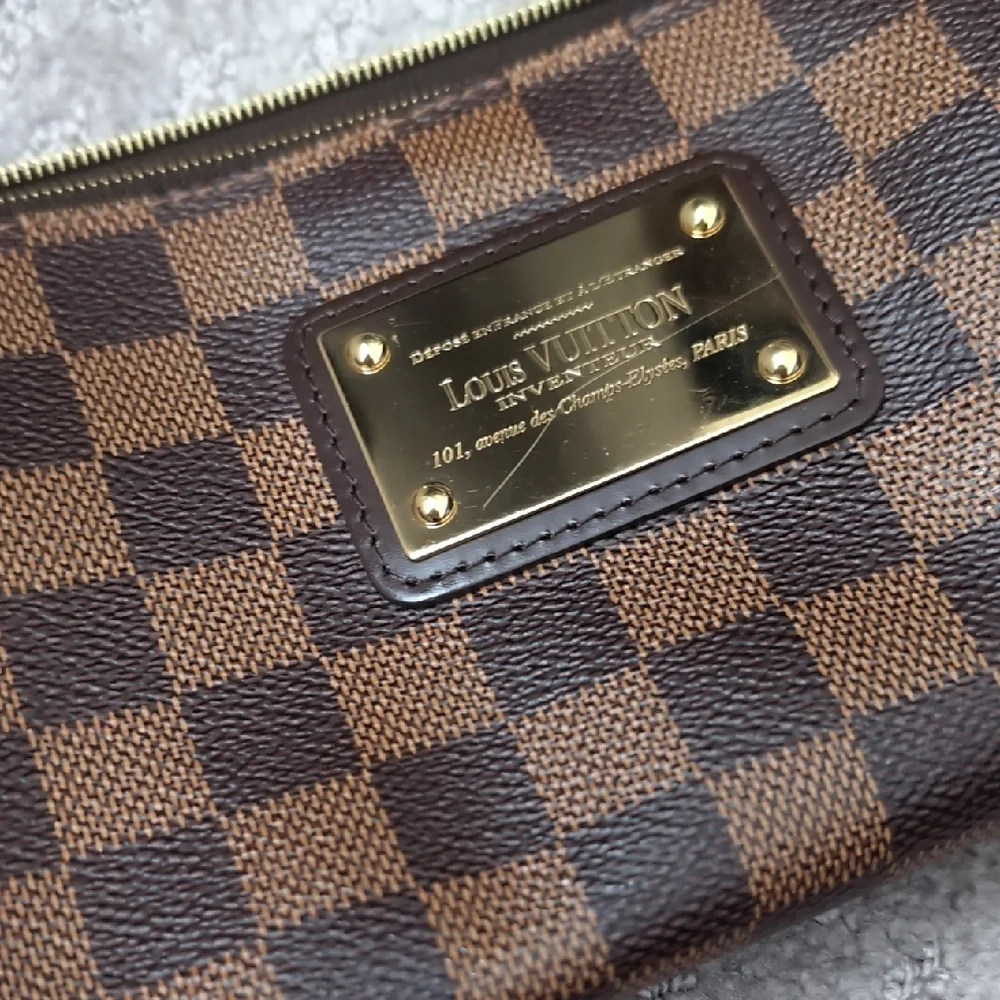 Louis Vuitton Brown Checkered Clutch with Gold Chain - Picture 2 of 16